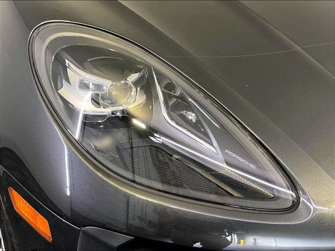 Certified 2020 Porsche Macan AWD/4WD image 12