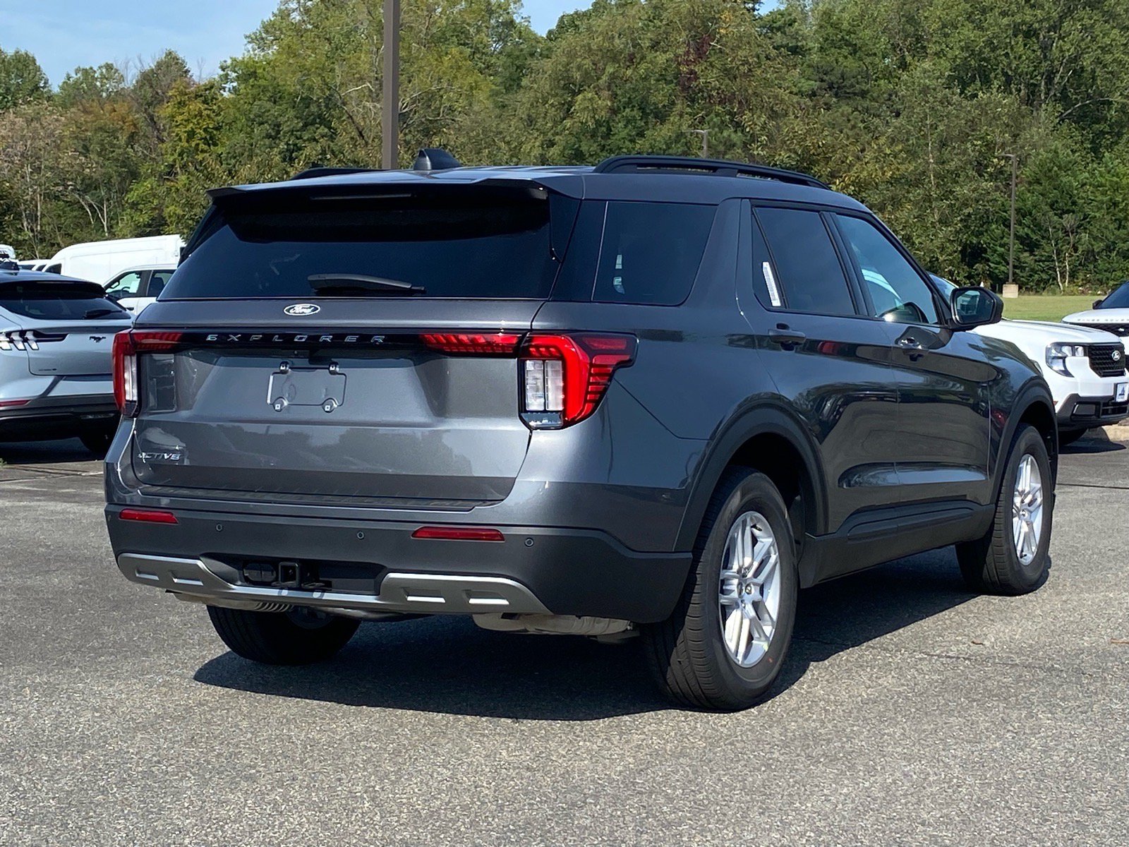 New 2027 Ford Explorer Active w/ Active Comfort Package AWD/4WD image 4