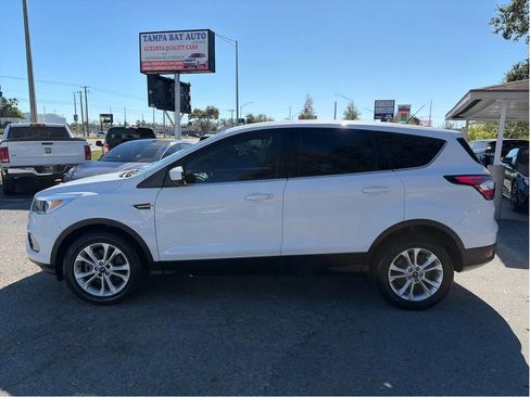 Used 2017 Ford Escape SE image 8