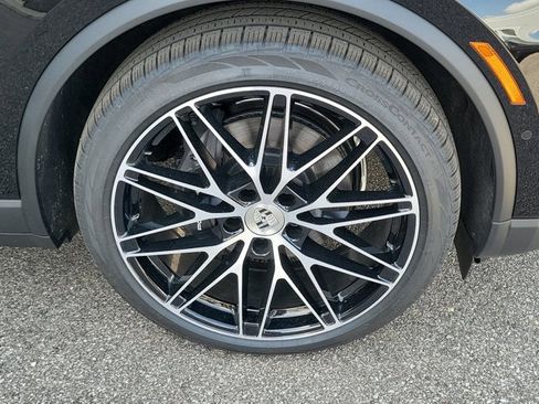 New 2026 Porsche Macan Electric image 11