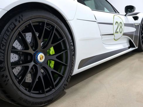 Used 2015 Porsche 918 Spyder image 34