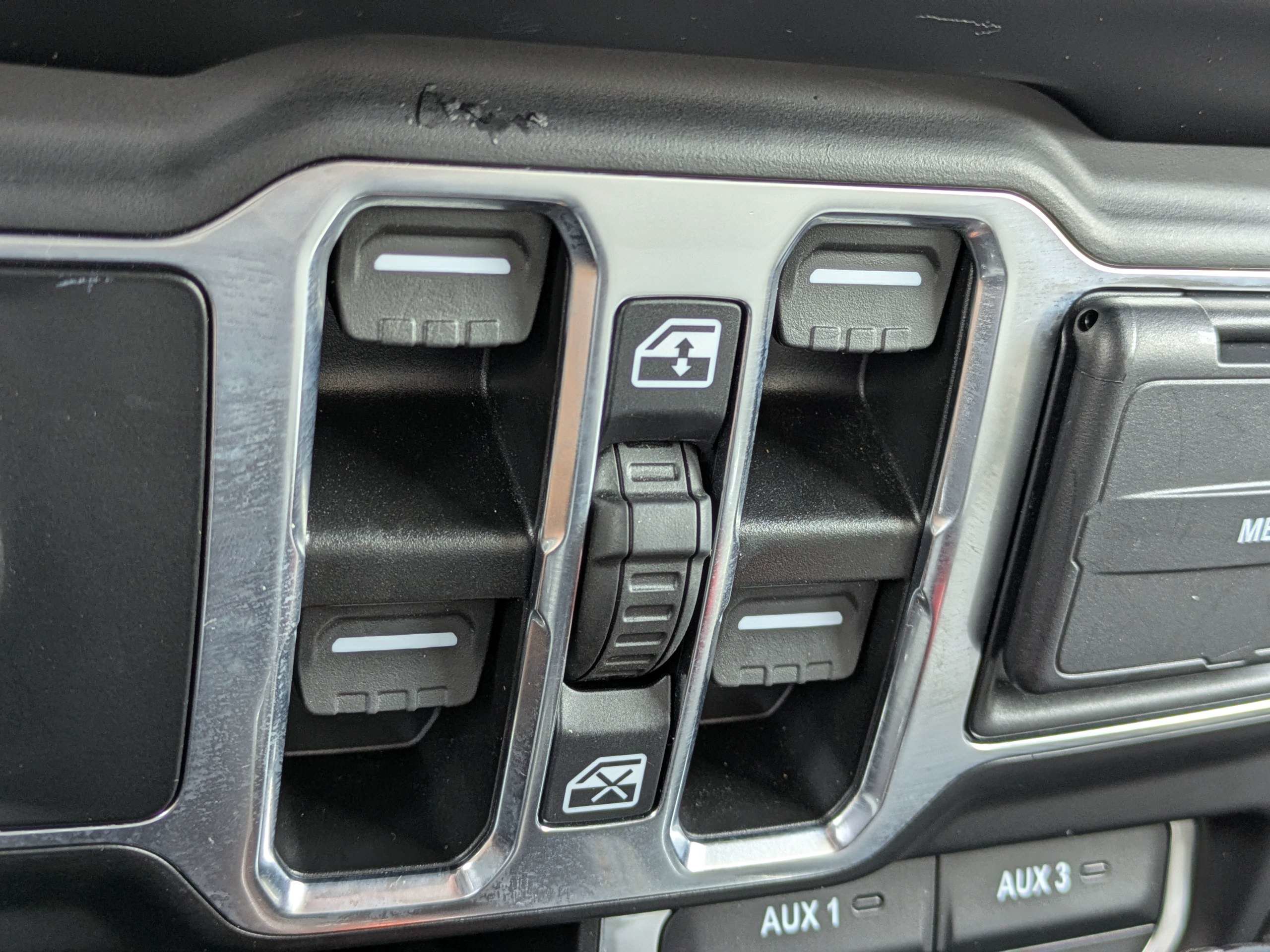 Used 2023 Jeep Wrangler Unlimited Sahara AWD/4WD image 21