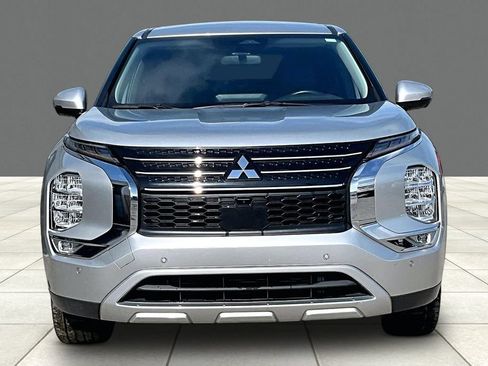 Used 2024 Mitsubishi Outlander SE FWD image 3