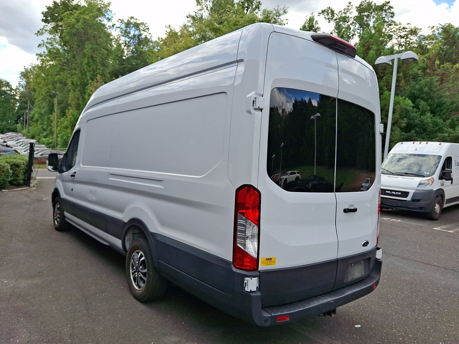 Used 2022 Ford E-Transit 148 High Roof Extended RWD image 4