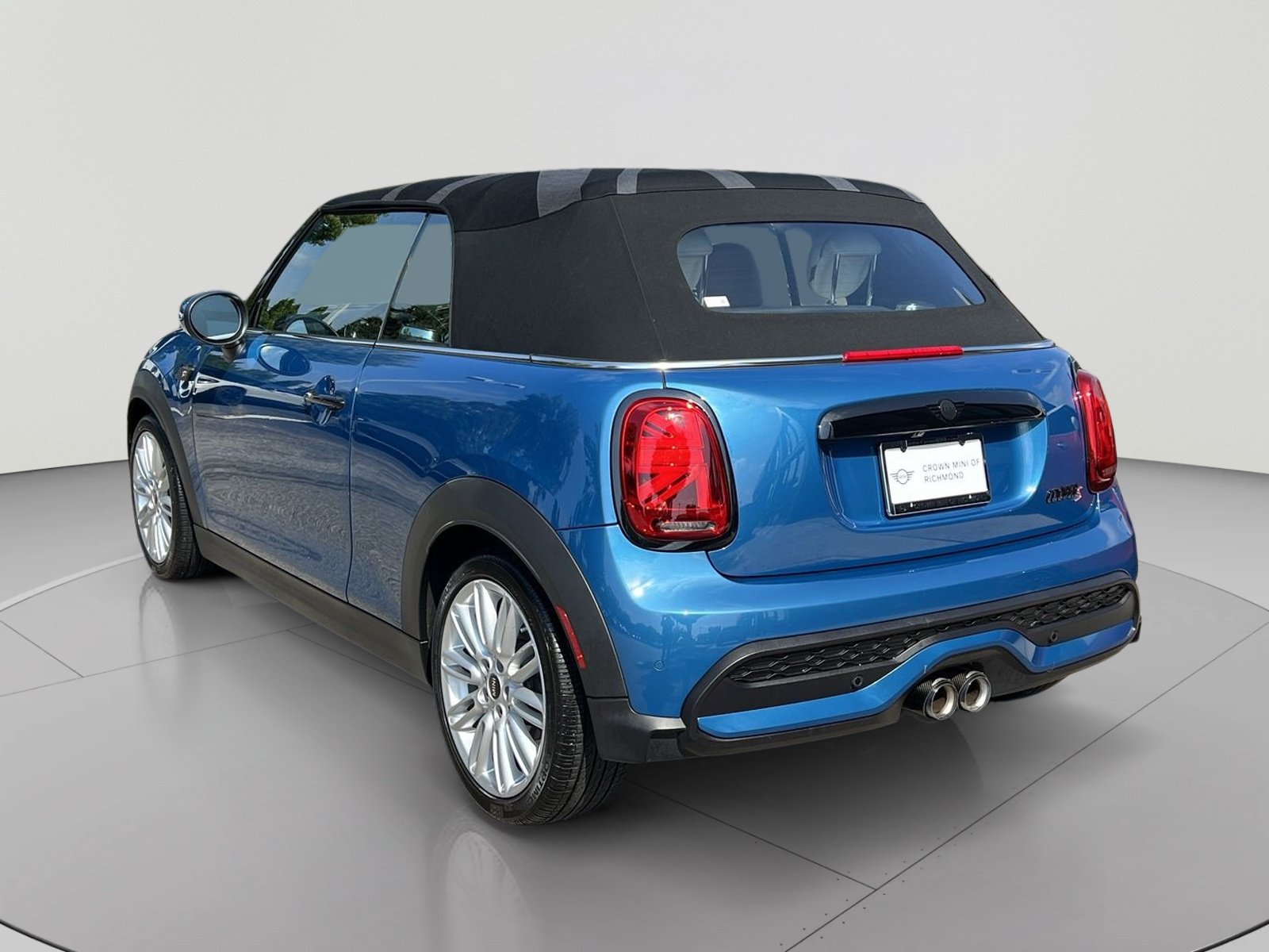 Used 2023 MINI Cooper S w/ Signature Upholstery Package FWD image 3