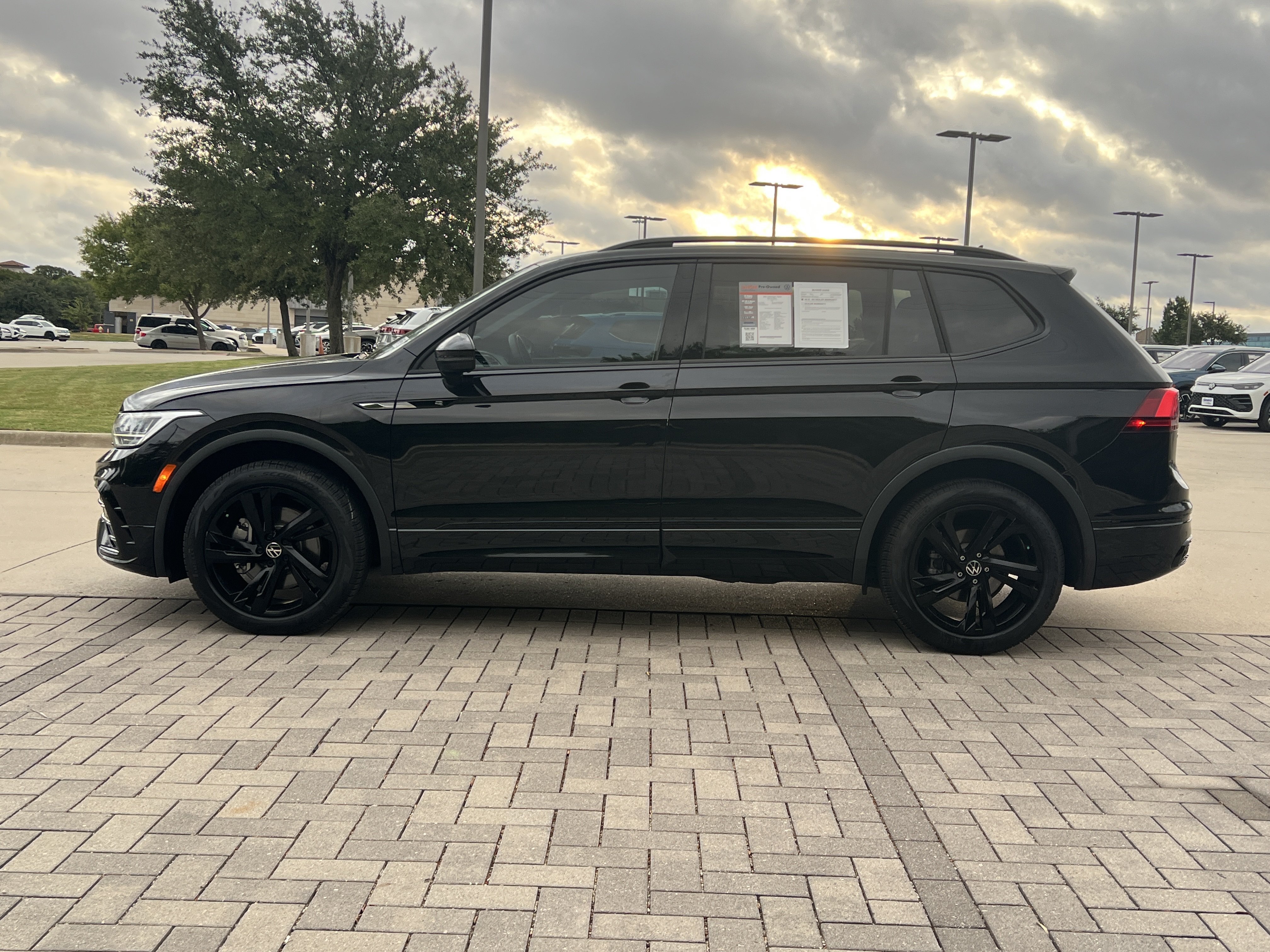 Certified 2023 Volkswagen Tiguan SE R-Line FWD image 6