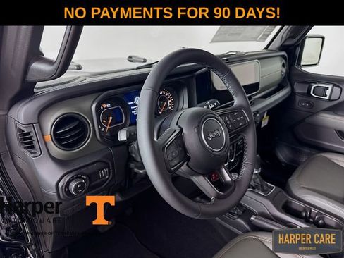 New 2025 Jeep Gladiator Mojave image 11