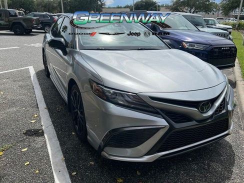 Used 2022 Toyota Camry XSE FWD image 3