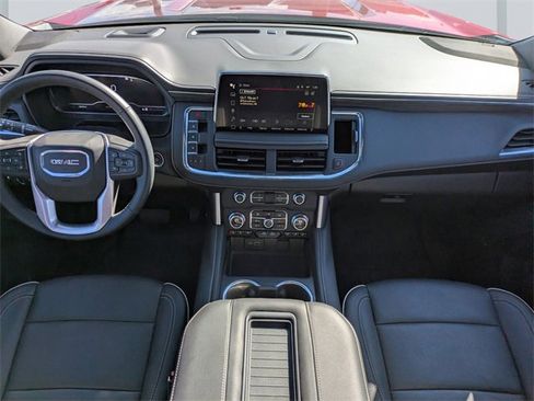 Used 2024 GMC Yukon SLT w/ SLT Luxury Package image 17