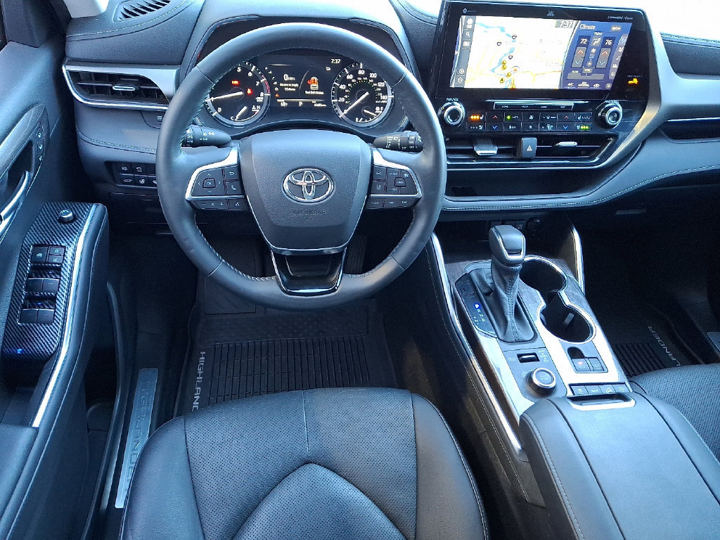 Used 2020 Toyota Highlander Limited AWD/4WD image 2