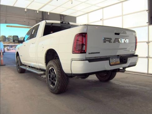Used 2025 RAM 2500 Laramie AWD/4WD image 2
