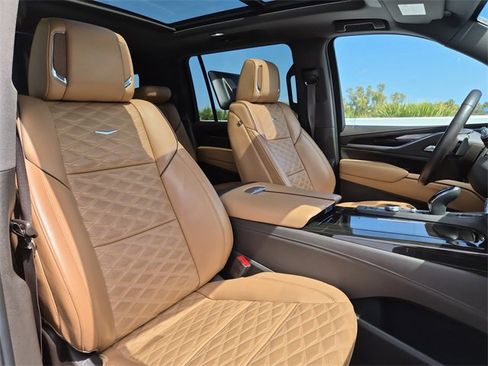 Used 2024 Cadillac Escalade ESV Premium Luxury image 21