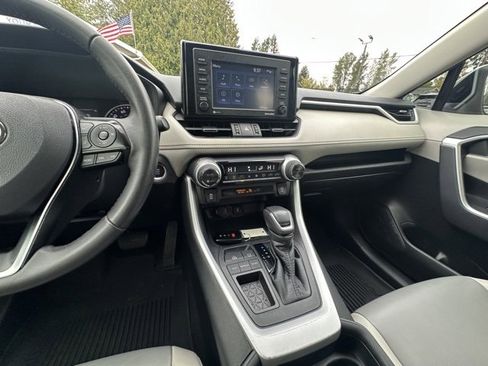 Used 2021 Toyota RAV4 XLE Premium image 26