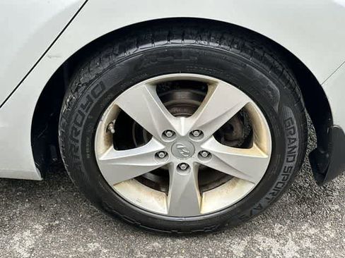 Used 2013 Hyundai Elantra GLS w/ Preferred Pkg FWD image 5