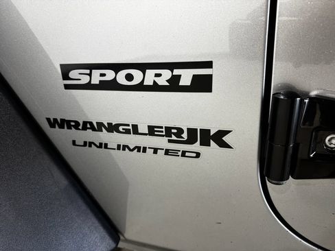 Used 2018 Jeep Wrangler Unlimited Sport w/ Max Tow Package AWD/4WD image 25