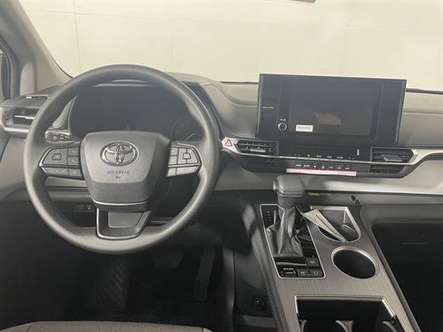 New 2026 Toyota Sienna LE FWD image 13