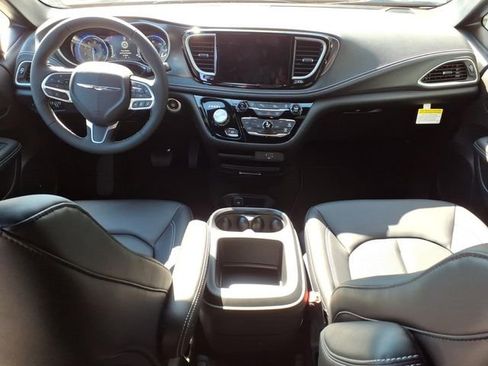 New 2026 Chrysler Pacifica Select AWD/4WD image 23