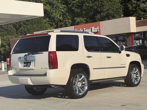 Used 2011 Cadillac Escalade Platinum AWD/4WD image 24