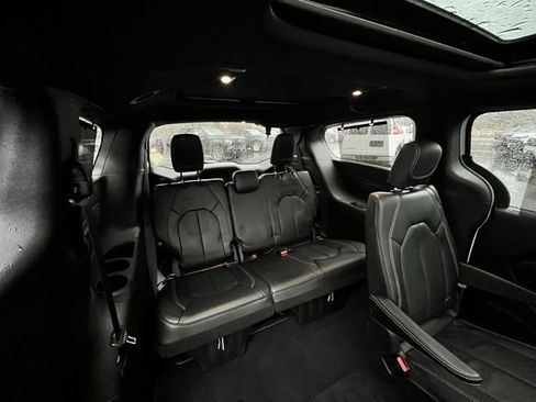 Used 2020 Chrysler Pacifica Touring-L w/ Advanced Safetytec Group image 22