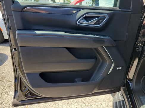 Used 2021 Chevrolet Suburban RST w/ Luxury Package RWD image 16