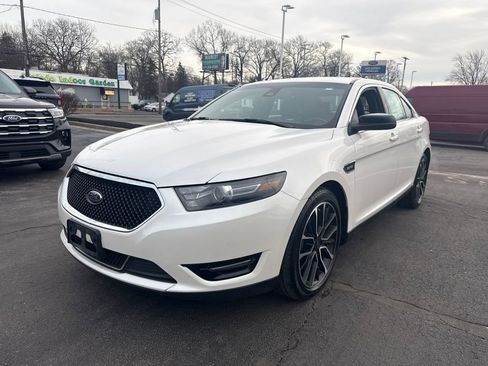 Used 2018 Ford Taurus SHO image 3