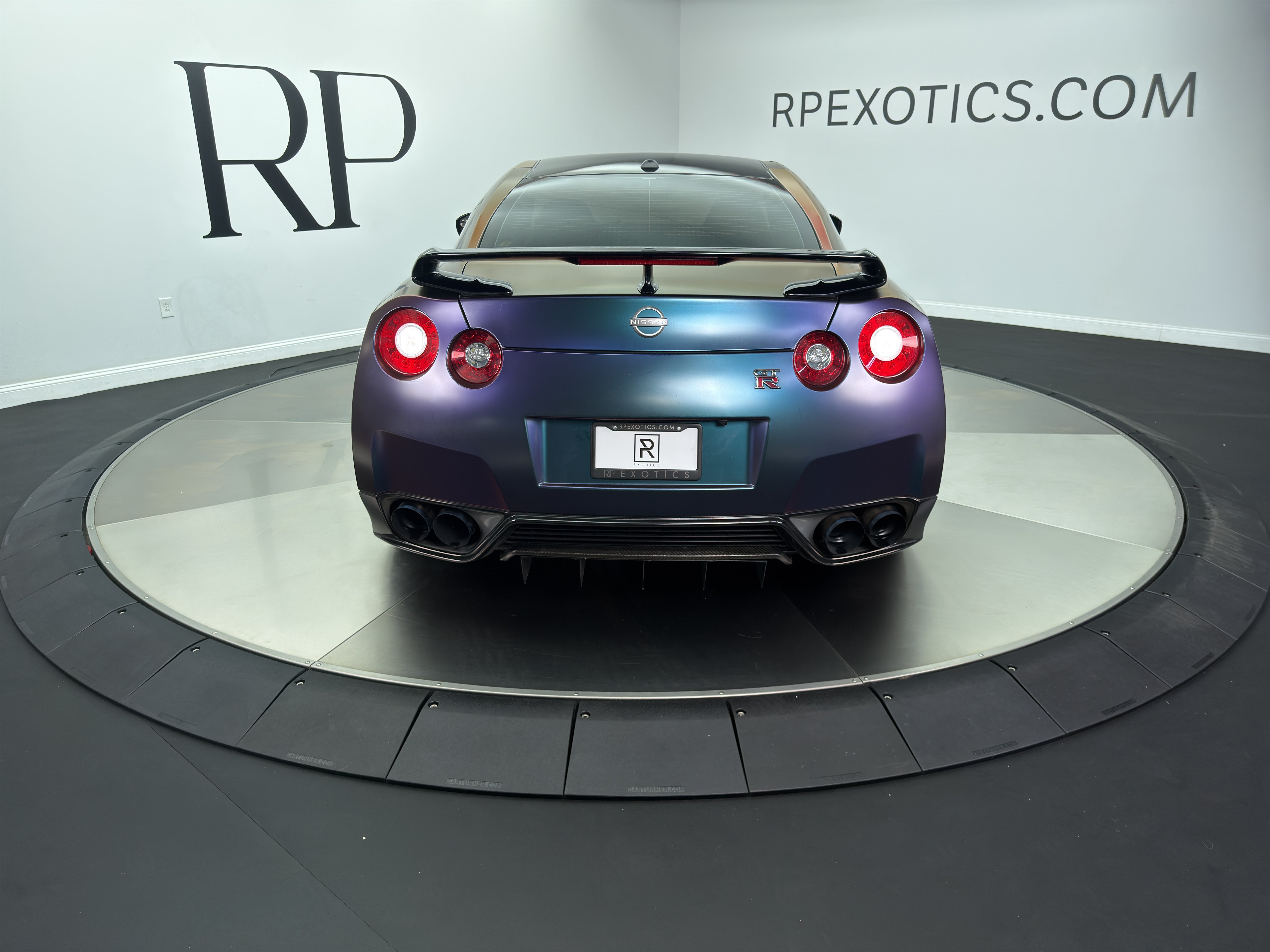 Used 2013 Nissan GT-R Premium AWD/4WD image 5