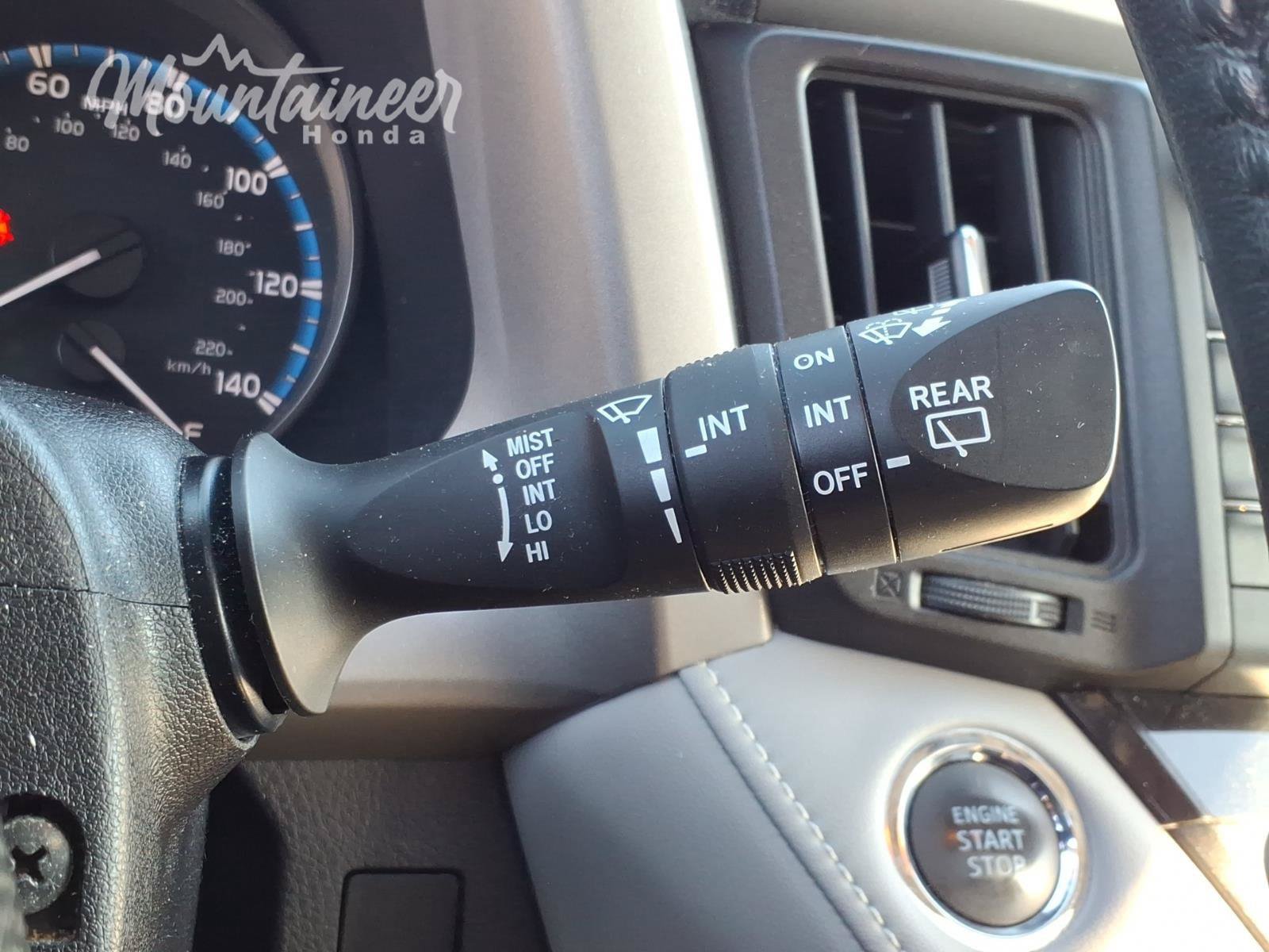 Used 2017 Toyota RAV4 XLE AWD/4WD image 34