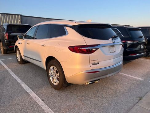 Used 2018 Buick Enclave Essence FWD image 3