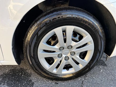 Used 2018 Chevrolet Sonic LT image 37