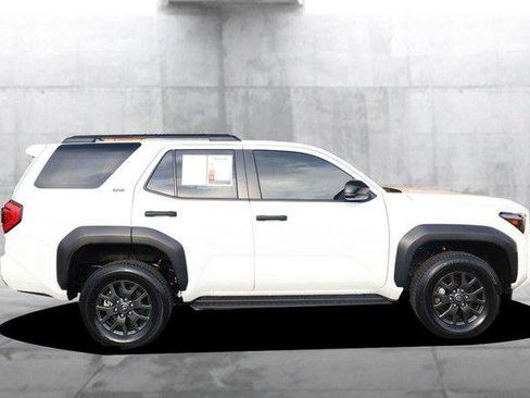 Used 2025 Toyota 4Runner SR5 AWD/4WD image 5