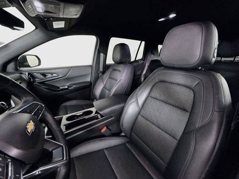 Used 2025 Chevrolet Equinox LT w/ Convenience Package II AWD/4WD image 3