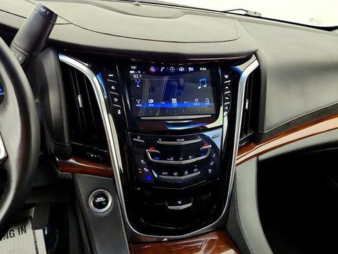 Used 2019 Cadillac Escalade Premium Luxury AWD/4WD image 18