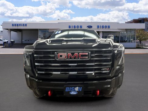Used 2024 GMC Sierra 2500 AT4 image 8