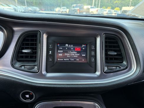 Used 2015 Dodge Challenger SXT RWD image 17