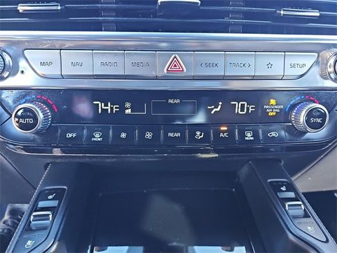 Used 2022 Kia Telluride SX w/ SX Prestige Package image 25