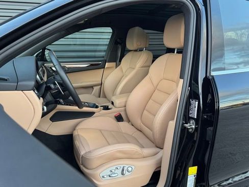 Certified 2025 Porsche Macan S image 5