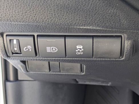 Used 2026 Toyota Corolla Cross LE FWD image 14