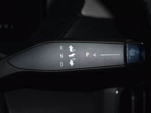 Used 2024 GMC Acadia Elevation image 17