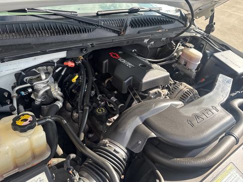 Used 2000 Chevrolet Suburban LS w/ LS Preferred Equipment Group image 29