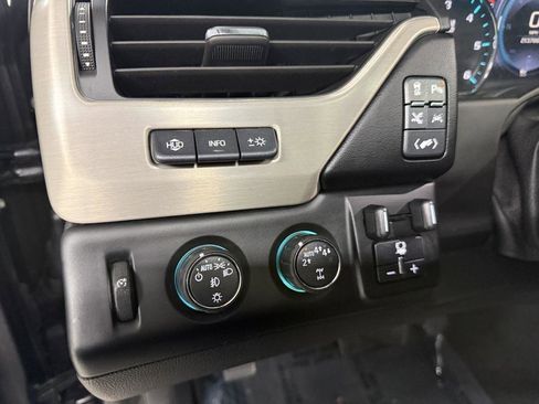 Used 2018 GMC Yukon XL Denali w/ Denali Ultimate Package AWD/4WD image 15