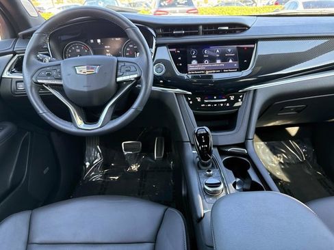 Used 2024 Cadillac XT6 Sport w/ Technology Package image 17