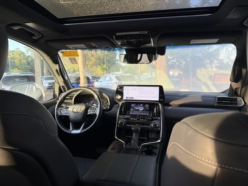 Used 2022 Lexus LX 600 4WD w/ Interior Upgrade Package image 40