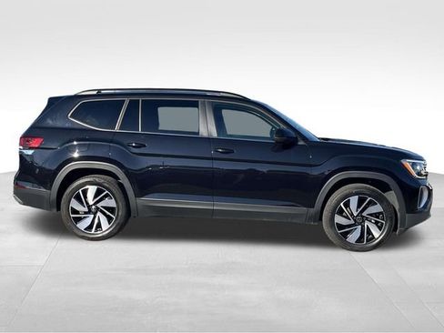 Used 2025 Volkswagen Atlas SE image 8