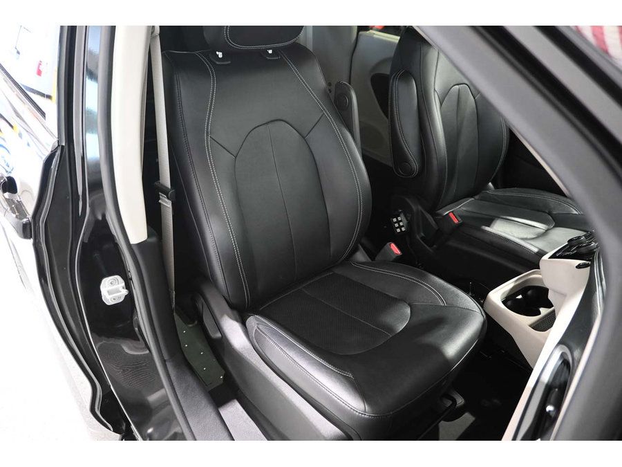 Used 2022 Chrysler Pacifica Touring-L FWD image 16