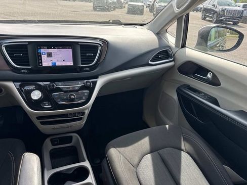 Used 2023 Chrysler Voyager LX FWD image 19