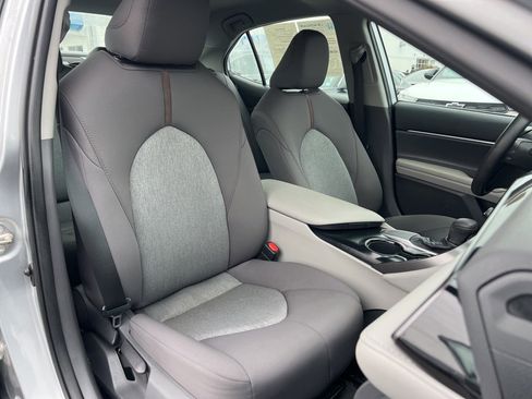 Used 2020 Toyota Camry LE image 25