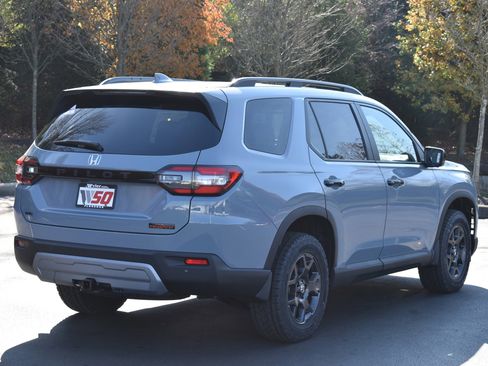 New 2025 Honda Pilot TrailSport image 8