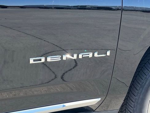 Used 2025 GMC Yukon XL Denali AWD/4WD image 9