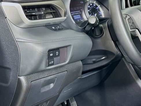 Used 2024 Toyota Highlander XLE image 10