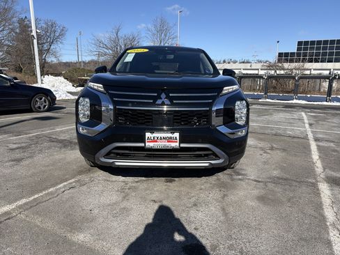 Used 2025 Mitsubishi Outlander SE image 5